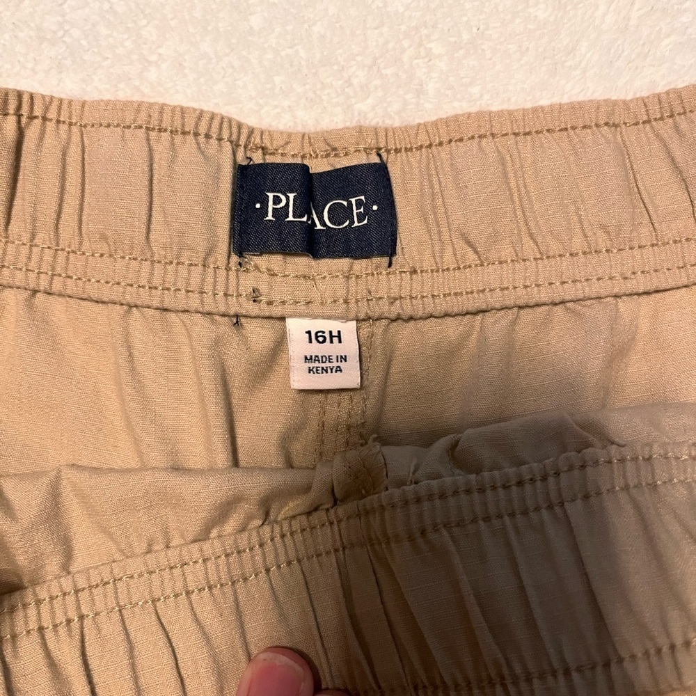 Tan Cargo Shorts - Picture 3 of 3